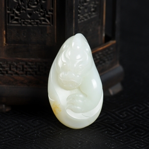 籽料和田白玉貔貅吊坠