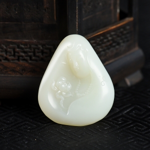 籽料和田白玉观音吊坠