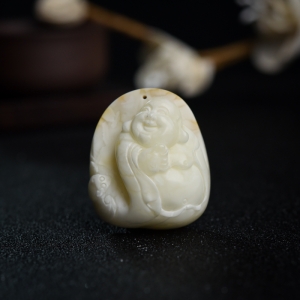 带皮象牙白白蜜佛吊坠