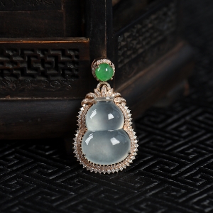 18K冰种翡翠福禄吊坠