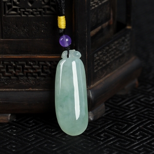 糯种浅绿翡翠福瓜吊坠