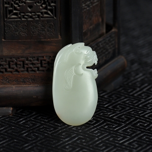 籽料和田青白玉瑞兽吊坠