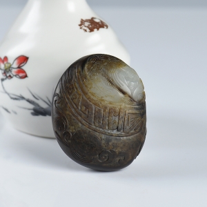 籽料俏色和田玉一品清廉吊坠