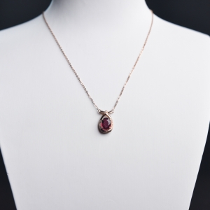 18K金镶钻玫红碧玺锁骨链