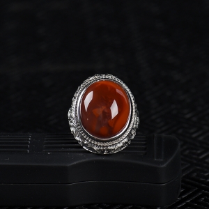 银镶火焰纹南红戒指