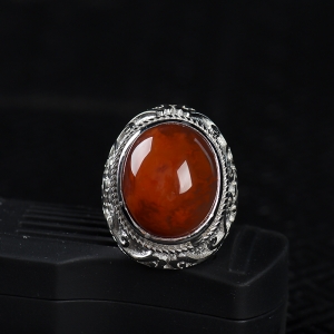 银镶火焰纹南红戒指