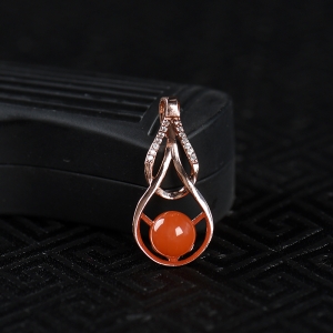 银镶樱桃红南红玉兰花吊坠