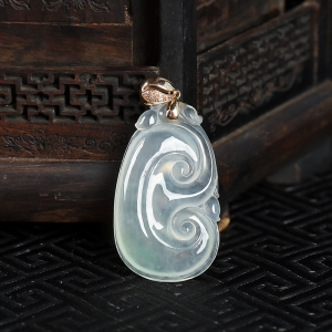 18k冰种飘翠翡翠如意吊坠