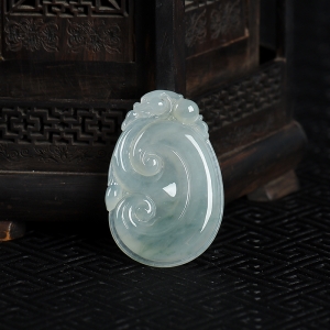 糯种飘花翡翠如意吊坠