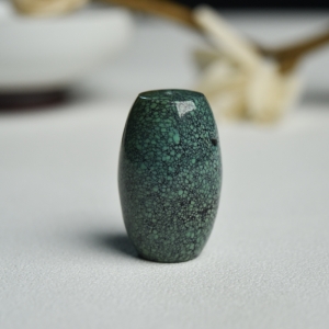 高瓷乌兰花蓝绿绿松石桶珠