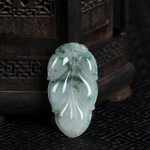 糯种飘花翡翠金枝玉叶吊坠