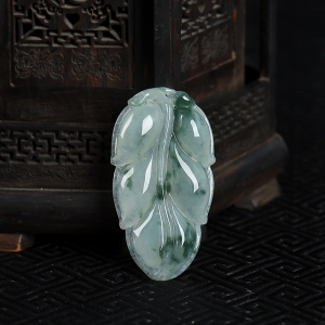 糯种飘花翡翠金枝玉叶吊坠