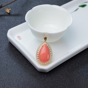 18K金镶钻MOMO橘色珊瑚水滴吊坠