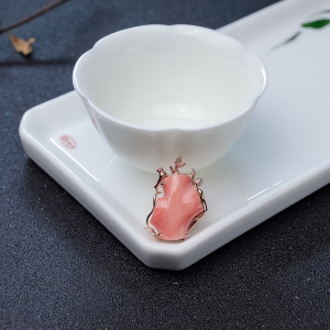 18K金镶钻MISU粉红珊瑚吊坠