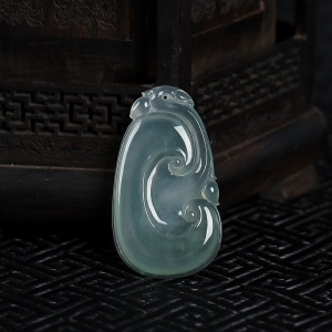 糯冰种飘花翡翠如意吊坠