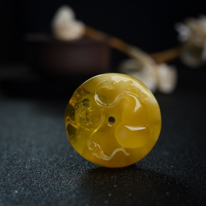 鸡油黄金绞蜜葫芦平安扣吊坠