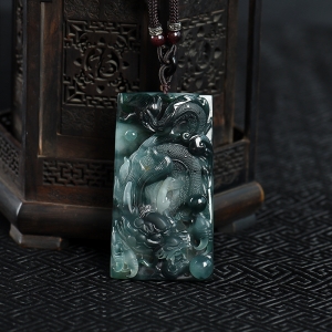 糯种蓝水翡翠龙牌吊坠