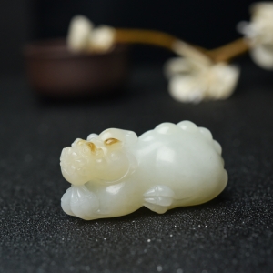 山料和田白玉貔貅吊坠
