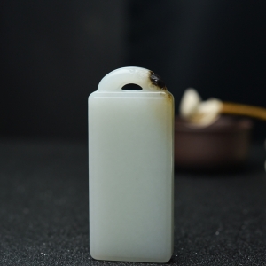 山料和田青白玉平安无事牌吊坠