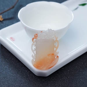 冰飘料南红府上有龙吊坠