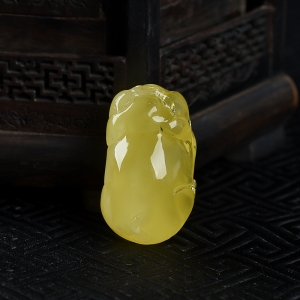 鸡油黄金绞蜜亥猪吊坠