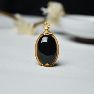 18K金镶钻糯冰种墨翠吊坠