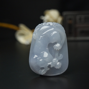 糯种浅紫色翡翠老虎吊坠