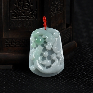 糯种飘翠翡翠双龙戏珠吊坠