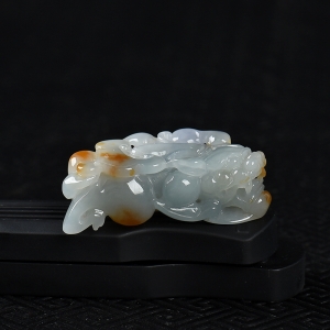 糯种俏色翡翠貔貅吊坠