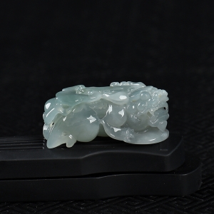 糯种灰绿翡翠貔貅吊坠