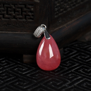 银镶红纹石随形吊坠