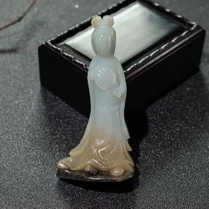 山料俏色和田玉仙女摆件