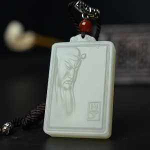 山料和田白玉关公吊坠