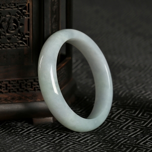 61.5mm糯种春带彩翡翠手镯