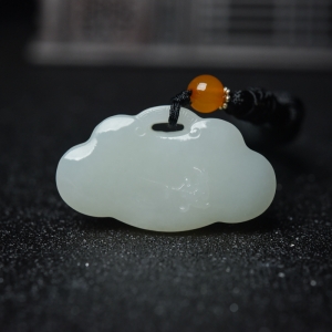 山料和田白玉如意锁吊坠