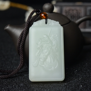 山料和田白玉关公吊坠