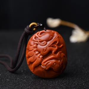 柿子红南红龙马精神吊坠