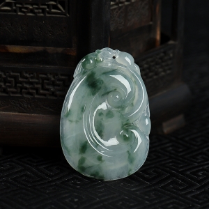 糯冰种飘花翡翠如意吊坠