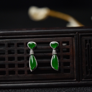 18K金镶糯冰种翠色翡翠耳坠