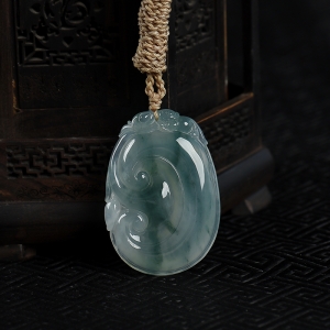 糯冰种飘花翡翠如意吊坠