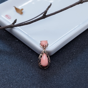 18K金镶钻深水粉红珊瑚吊坠