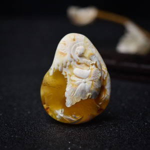 白花蜜蜡悟道吊坠