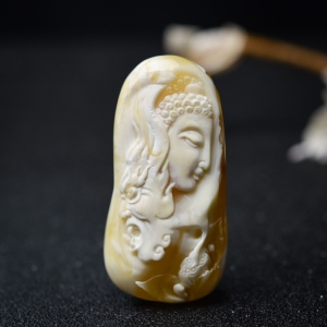 白花蜜蜡一念之间吊坠