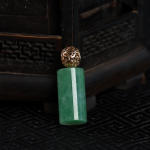 18K豆种灰绿翡翠桶珠吊坠