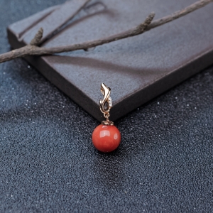 18K金镶钻沙丁珊瑚圆珠吊坠