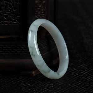 57.5mm糯种飘花翡翠贵妃镯