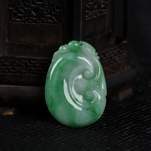 豆种飘翠翡翠如意吊坠