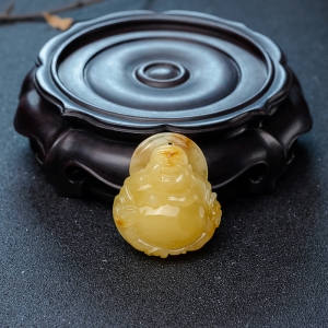 鸡油黄蜜蜡佛吊坠