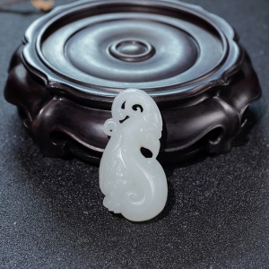 山料和田白玉龙凤吊坠