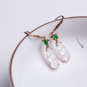 18K金镶钻冰种翡翠福豆耳坠